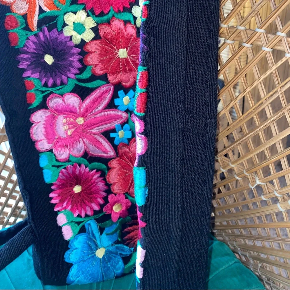Embroidered purse - Picture 7 of 10